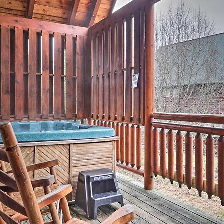 Pigeon Forge Cabin With Games, 1 Mi To Parkway! Bagian luar foto