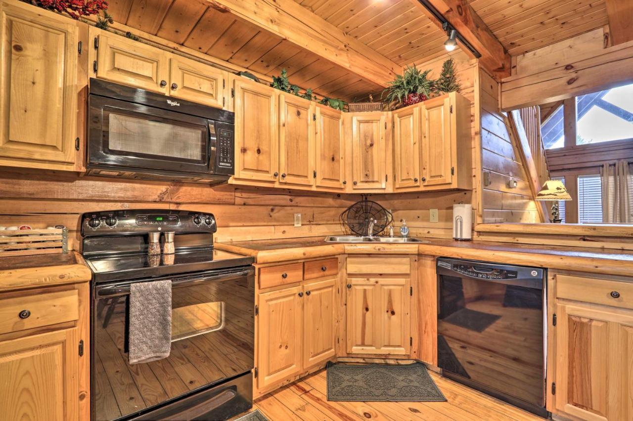 Pigeon Forge Cabin With Games, 1 Mi To Parkway! Bagian luar foto