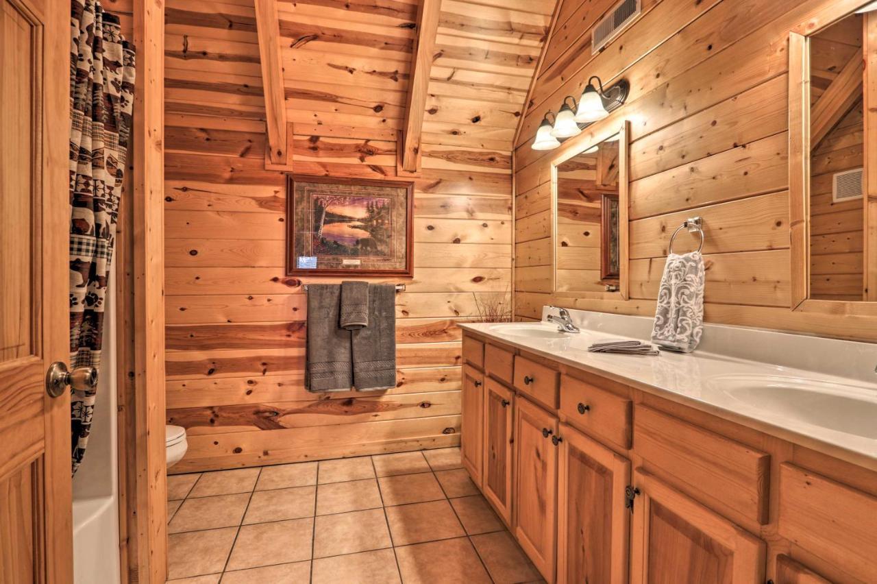 Pigeon Forge Cabin With Games, 1 Mi To Parkway! Bagian luar foto